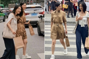 高圆圆成都街头拍戏 与王真儿牵手甜美微笑