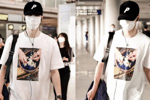 王一博出发看秀 外套挂包上似清爽男高