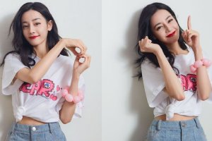 迪丽热巴歪头甜笑元气满满