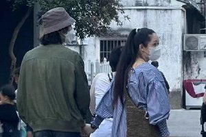 郭碧婷向佐牵手逛街穿着低调