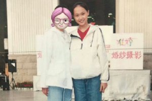 唐嫣与同学同框旧照曝光好青春
