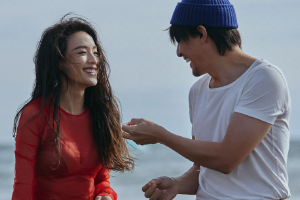 张震舒淇海边浪漫同框氛围感十足