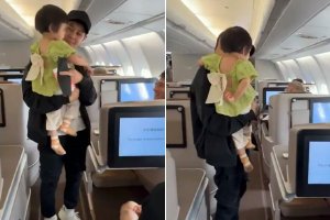 林志颖蓝正龙飞机上被偶遇 “不老男神”抱小女孩