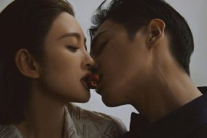 张若昀唐艺昕樱桃吻性张力满满