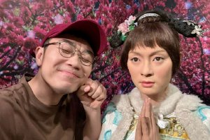 大鹏现身武汉《热烈》路演 晒与甄嬛蜡像合照封面图