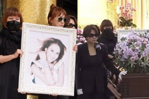 李玟大殓在港出殡众亲友扶灵