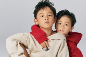 买超张嘉倪儿子们合体拍杂志颜值高