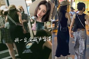 杨幂吴宣仪逛街围观猫猫狗狗小摊