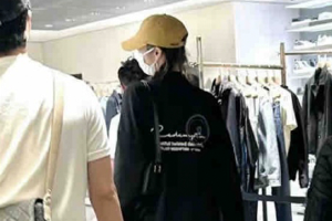 井柏然刘雯逛街再被偶遇气质出众