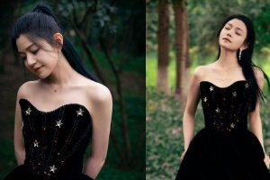 陈妍希穿黑色抹胸长裙露香肩