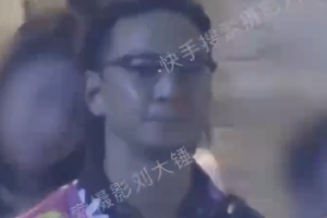 吴彦祖与好友聚餐发际线上移明显