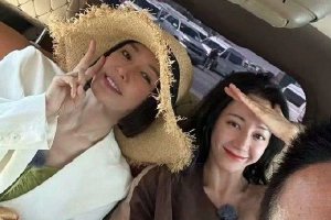 迪丽热巴秦岚《花少5》合照