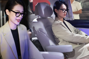 胡杏儿穿西装“女强人”气场爆表