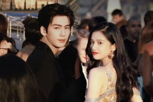 张凌赫张婧仪同框出席活动