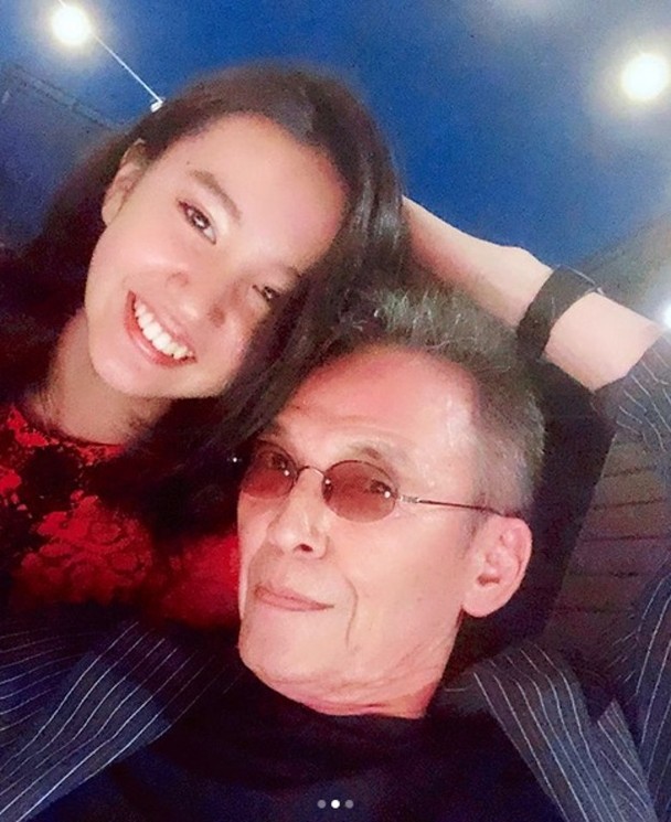 光希与操上合照