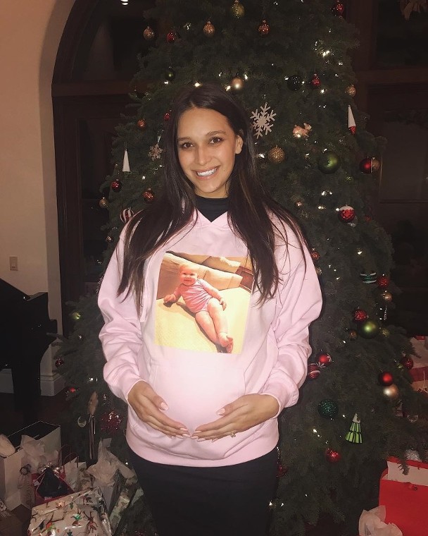 April正在怀第二胎。