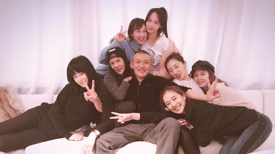 延禧罕见幕后照曝光 聂远获众妃围绕被侃“妇女之友”