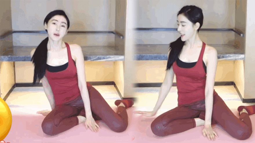 张天爱练习瑜伽轻松舒展