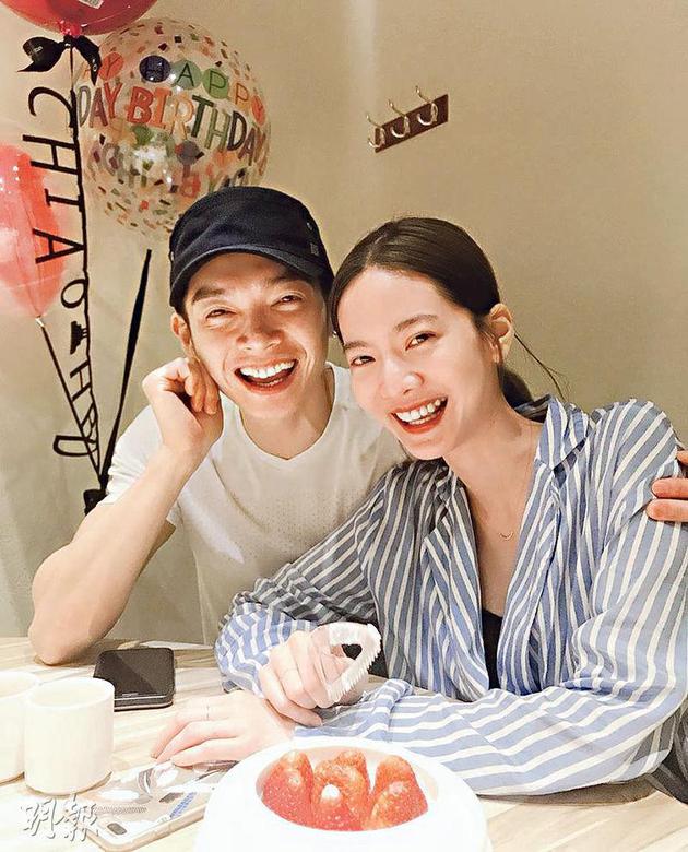 辰亦儒(左)与曾之乔(右)上载温馨照片宣布已婚。