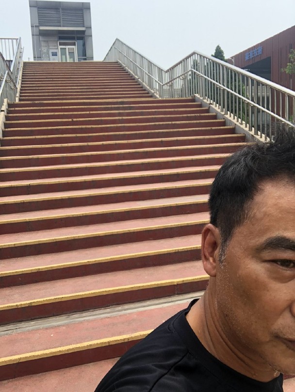 63岁任达华健身有道！来回跑千级楼梯面不改色