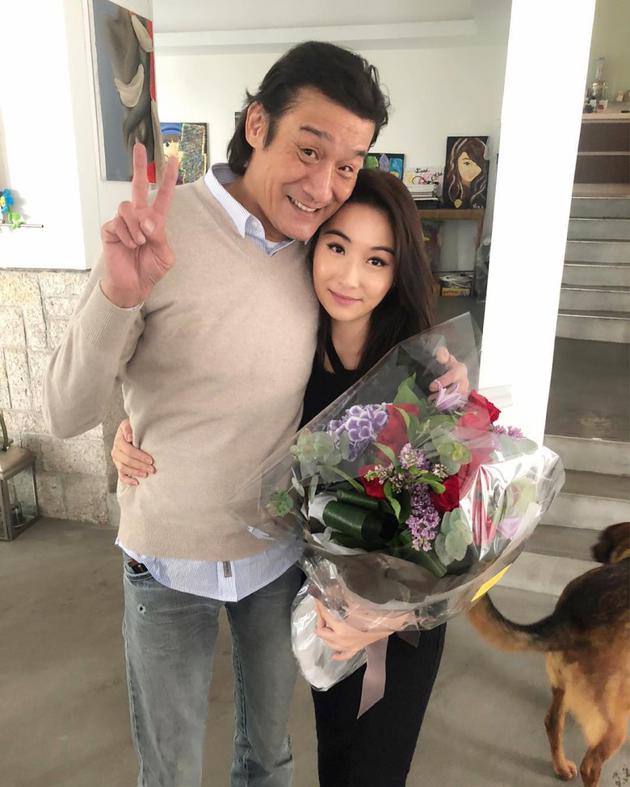 梁家辉与小年夜女儿梁颖晨Chloe