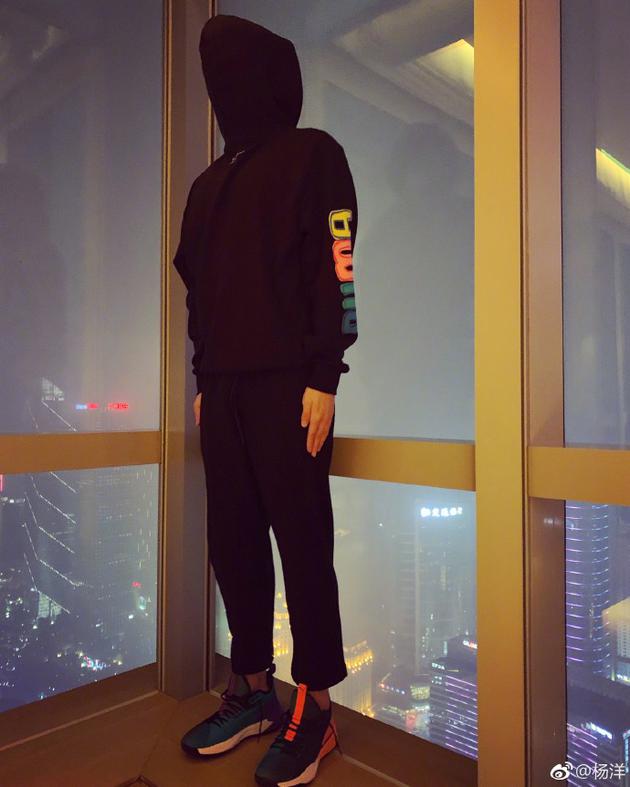 杨洋立正