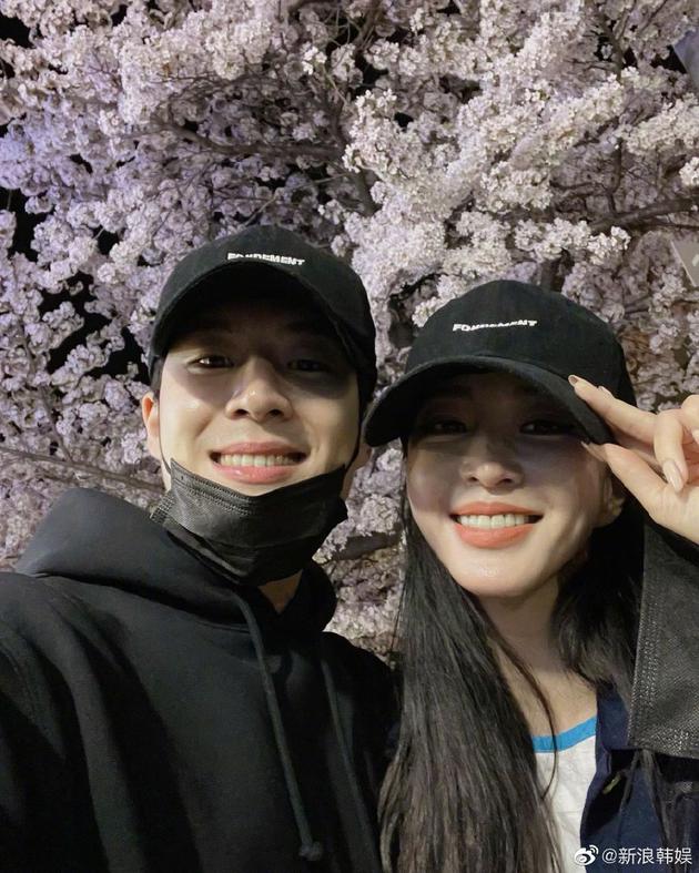 韓藝瑟與男友合照