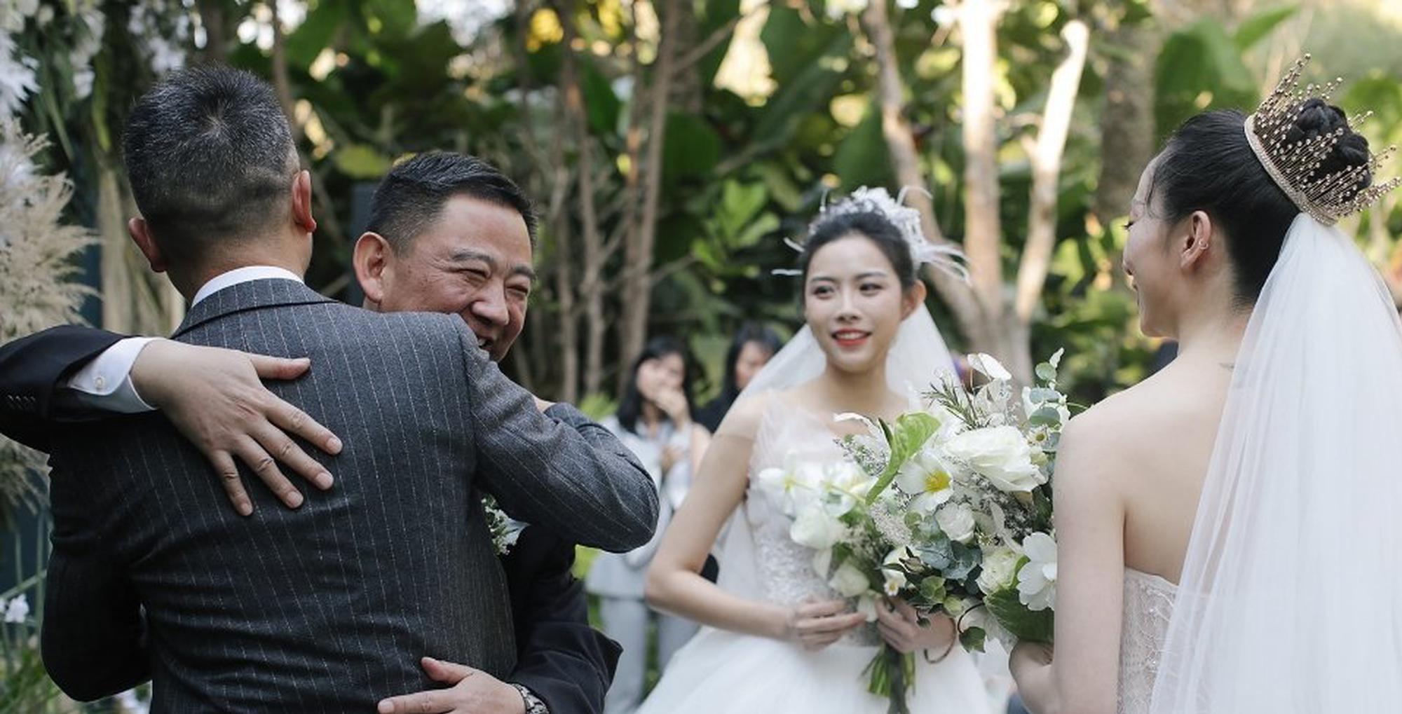 婚纱穿两次_鞠婧祎穿婚纱的照片(3)