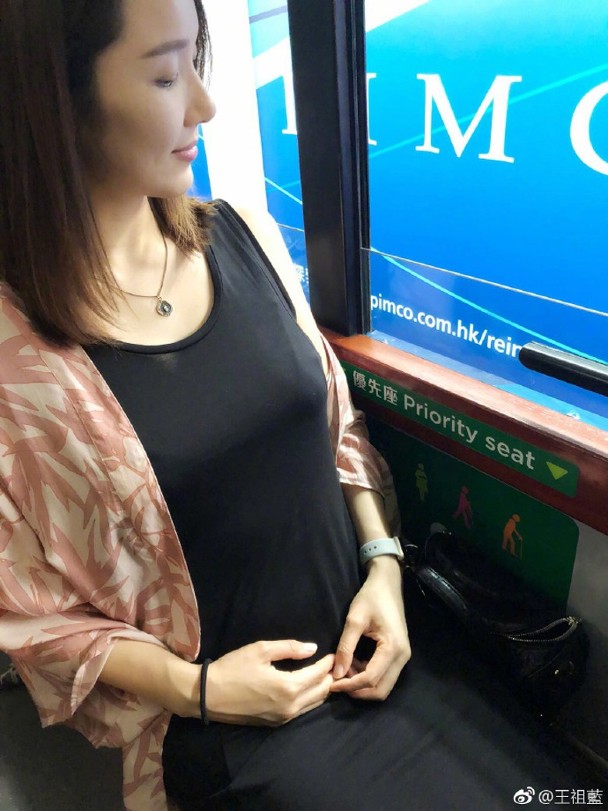 晒李亚男大肚照 王祖蓝拍摄照片暗藏玄机