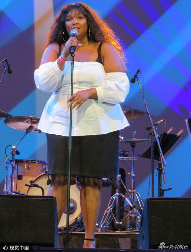 莉佐(Lizzo)