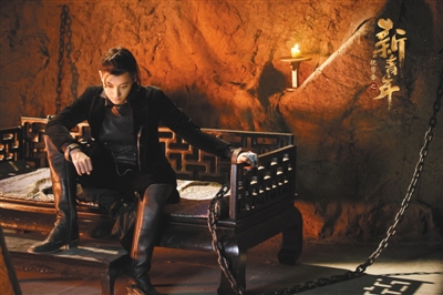 黄子韬和漫画里的崇利明形象比较相像。