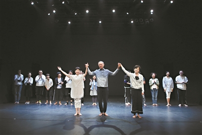 演员金士杰(中)在很多影视作品中的表现让人赞叹