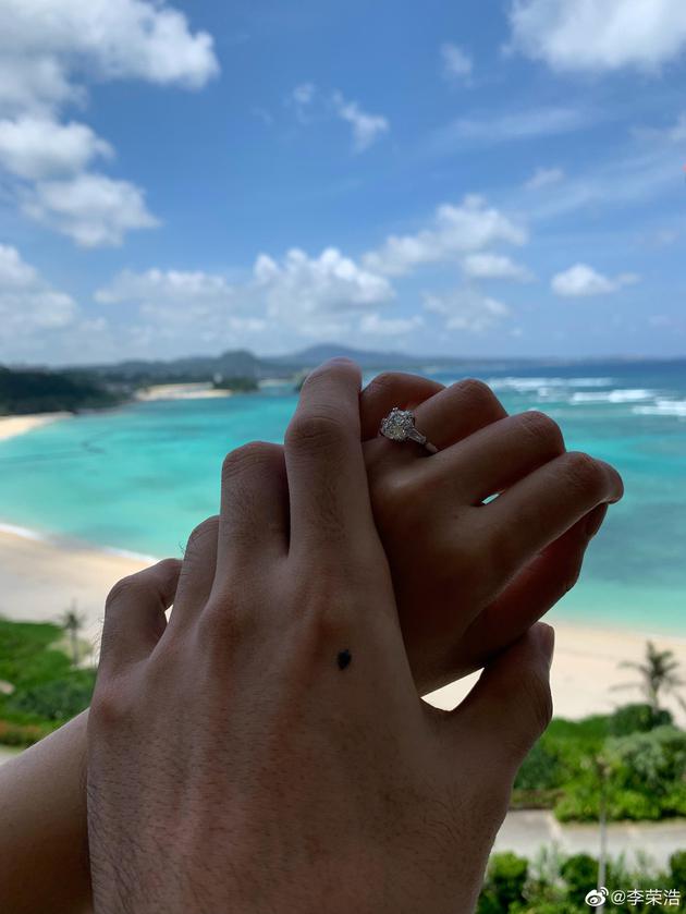 邱胜翊得知前女友杨丞琳被求婚:喜事值得被祝福
