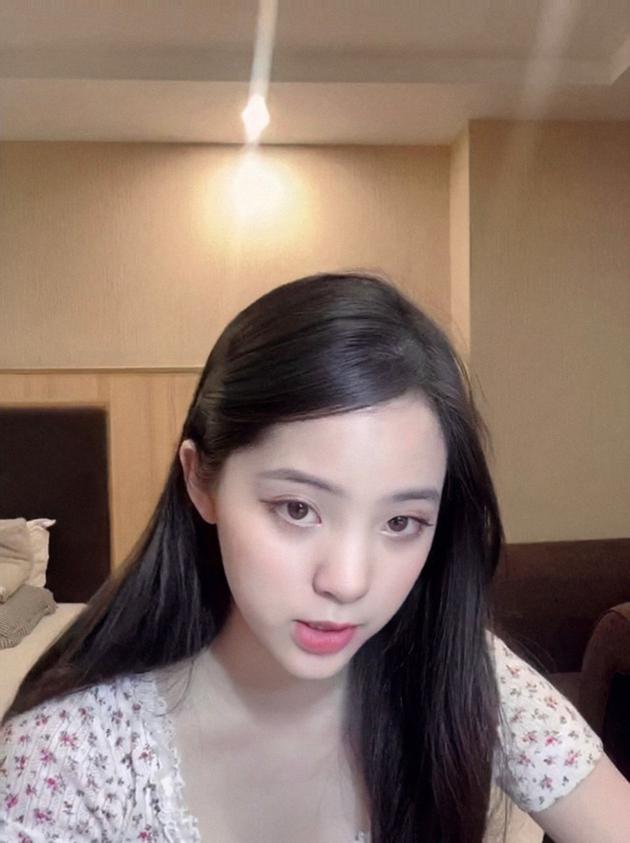 欧阳娜娜翻唱《夏天的风》得原唱温岚翻牌夸赞