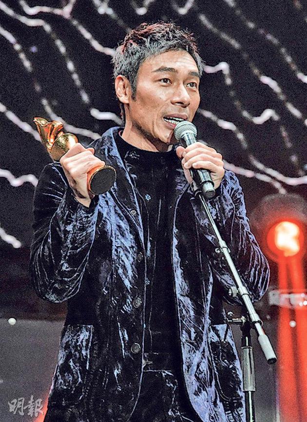 许志安前晚（11月14日）在《全球华语金曲奖》连扫3奖成为大赢家。