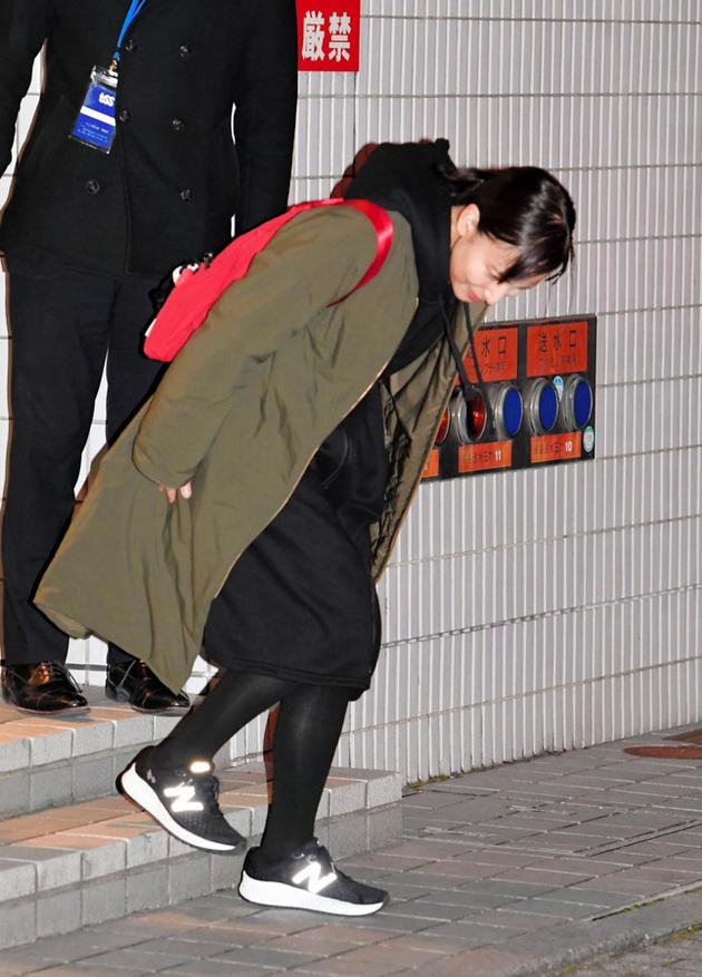 2月18日广岛铃木杏树演出之后对媒体行礼