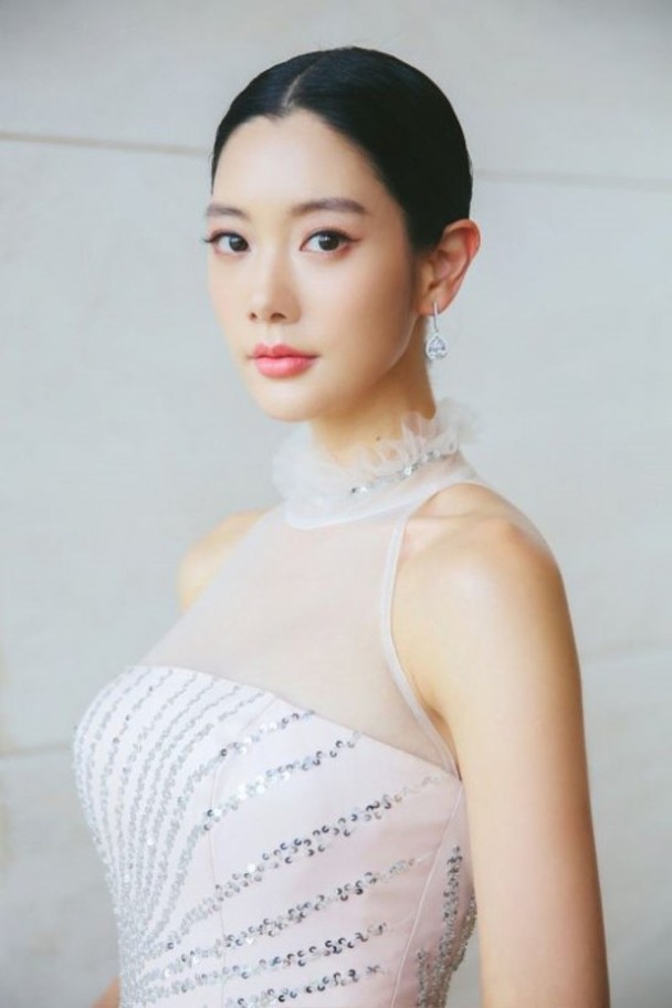 《韩国性感女星李成敏将于本周日举行婚礼》