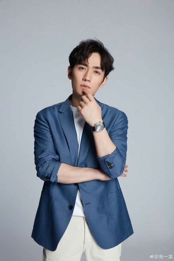 朱一龙爆红狂接16个代言 被港媒封为新一代梁朝伟