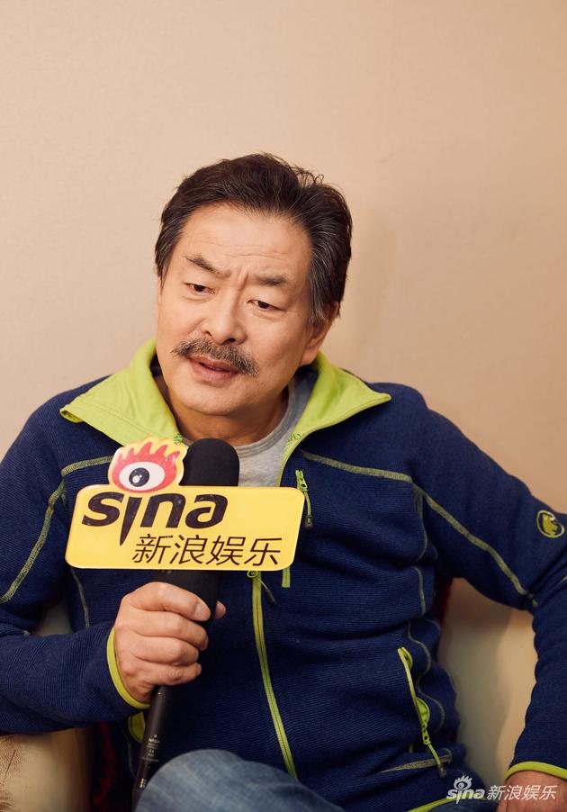 濮存昕批准新浪娱笑采访(摄影\宫德辉)