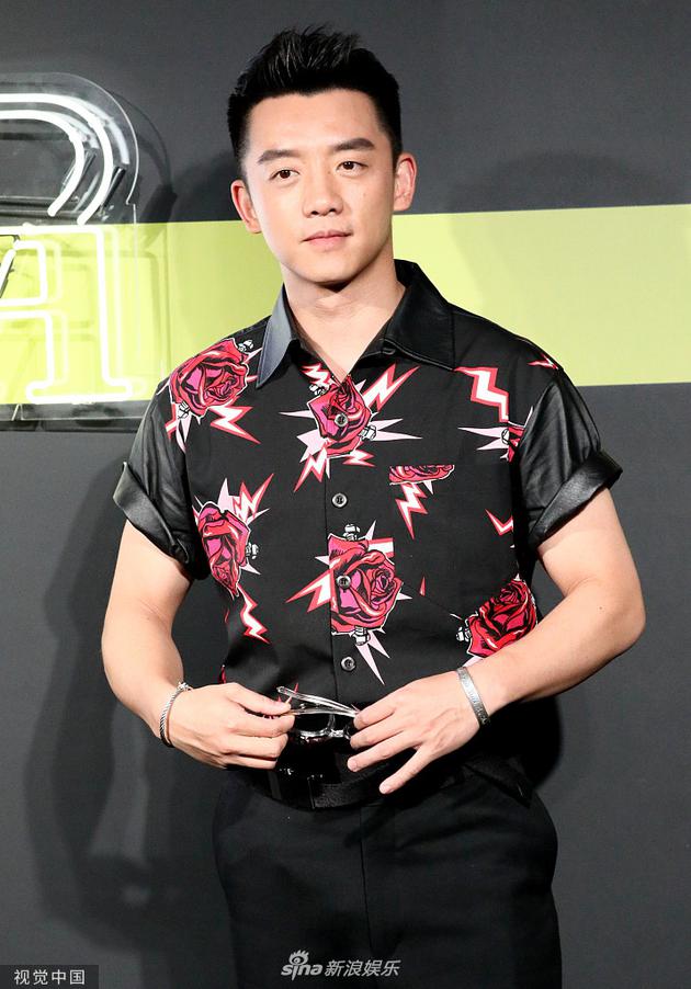 郑恺看《狮子王》拍照惹争议 曾呼吁文明观影