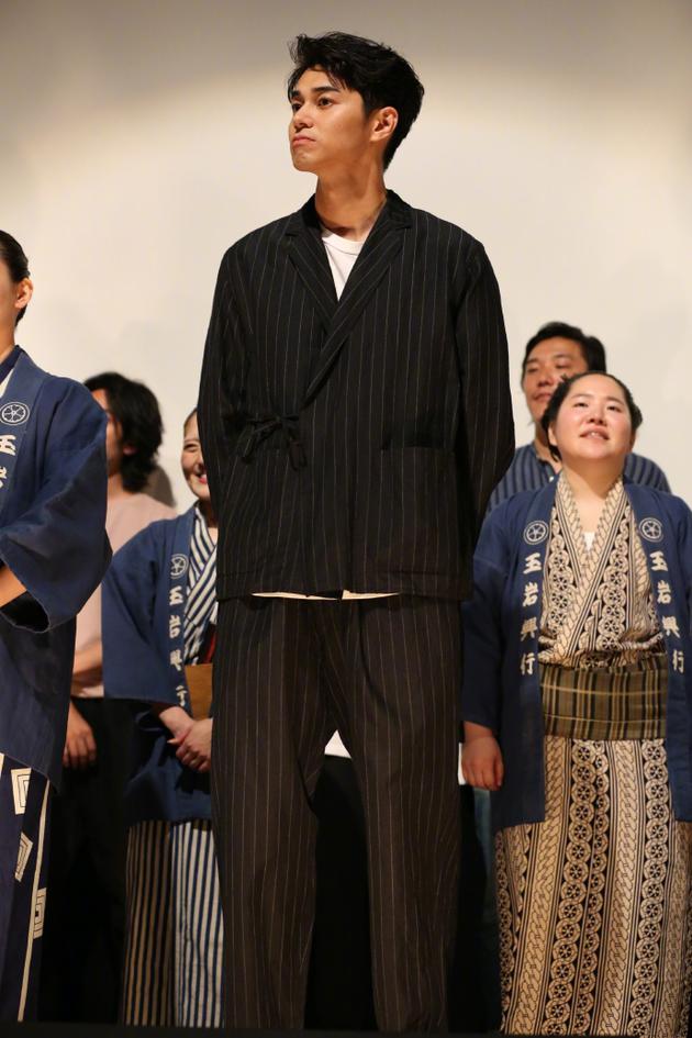 濑濑敬久《菊与断头台》首映 东出昌大出席