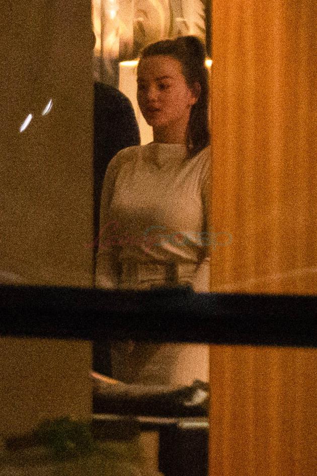 据报道这是一位33岁的英国女演员,名叫Lily。