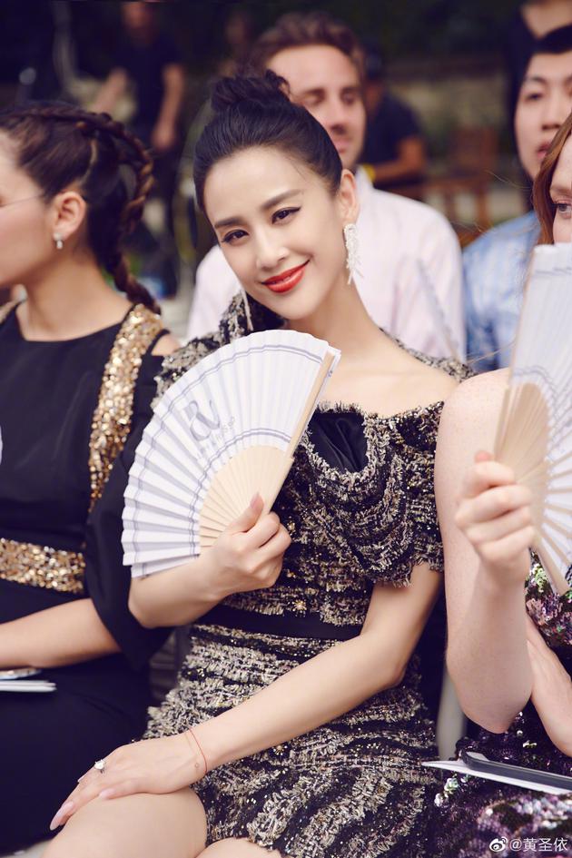黄圣依否认嫌弃网友拍照:下次要选我美图发博哦