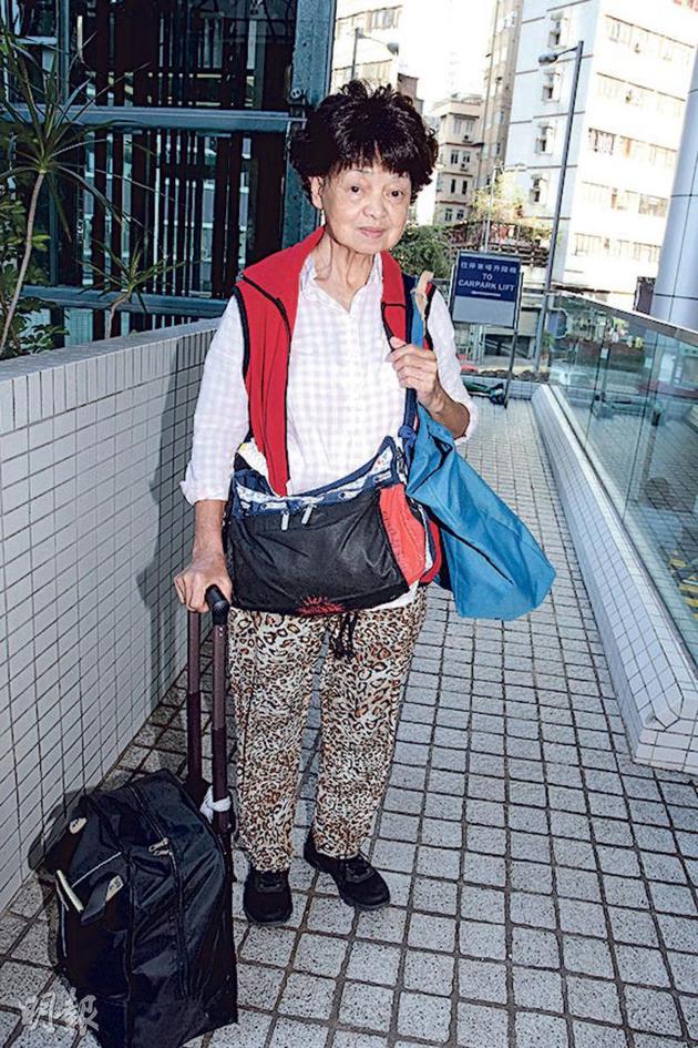 周润发的姐姐周聪玲透露妈妈没有任何牵挂,是个开心快活人。