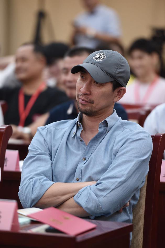 王千源独家回应高片酬:不需靠演戏之外的事成热点