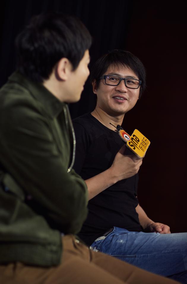 韩寒&沈腾接受新浪娱乐采访(摄影:宫德辉)