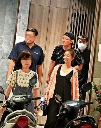霍建華、林心如現身吃麻辣鍋