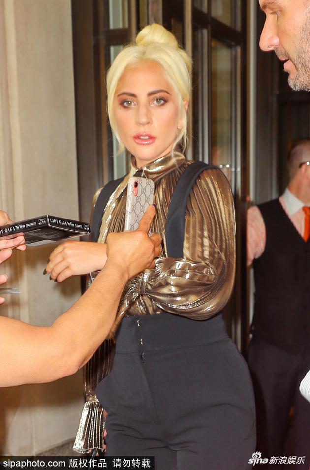 Lady Gaga新男友一年前刚离婚 前妻发文疑有暗示