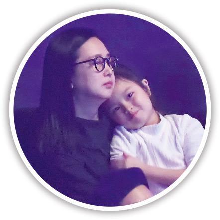 朱丽倩(左)与女儿刘向蕙农历新年跟刘德华回马来西亚拜年
