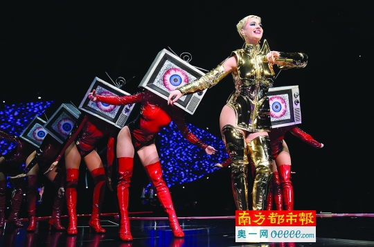 水果姐的“Witness”全球 巡回演唱会助她登顶。